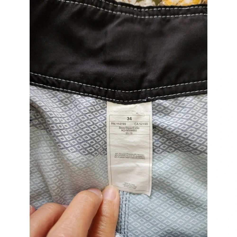Quiksilver Men's Board Shorts Blue White‎ Striped Surfing Beach Size 34